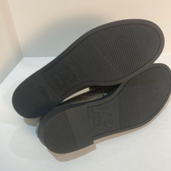 New Paul Green Elegant Metallic Loafers with Fringe Accent - Picture 5 of 5